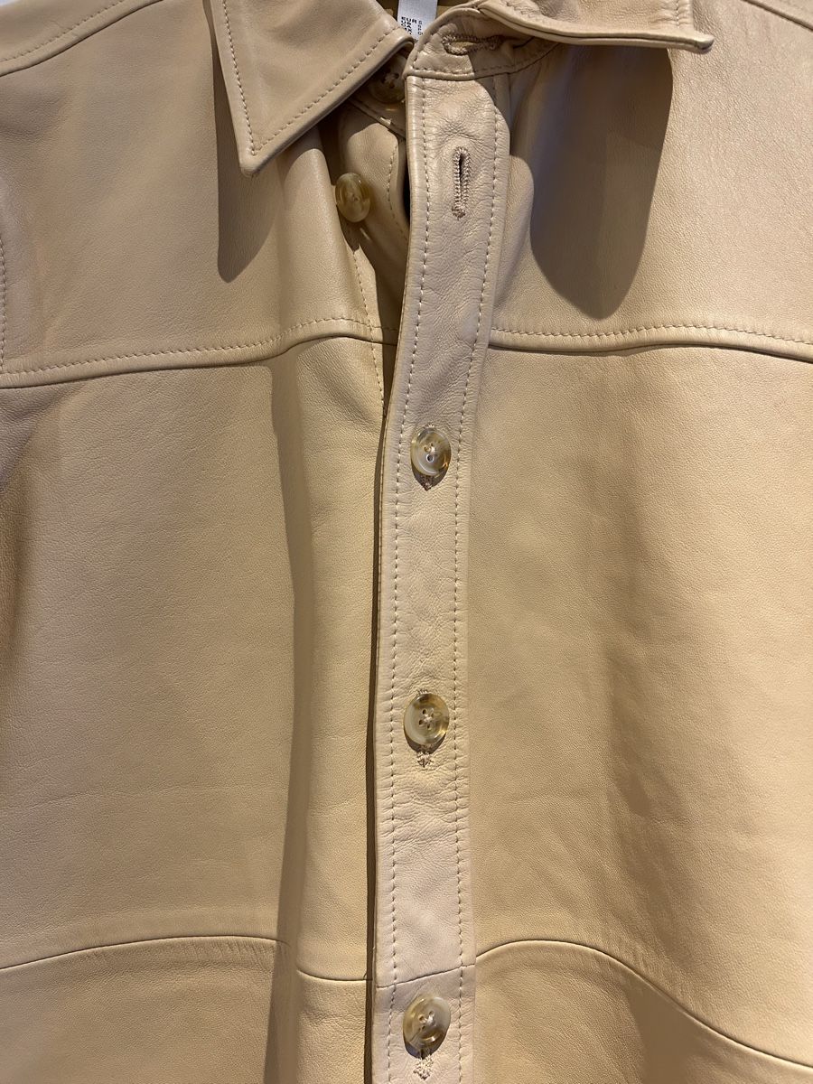 H&M Camicette: H&M Edition Hemd aus Leder – Usato da Aeugst am Albis venduto da schatzkistee 3