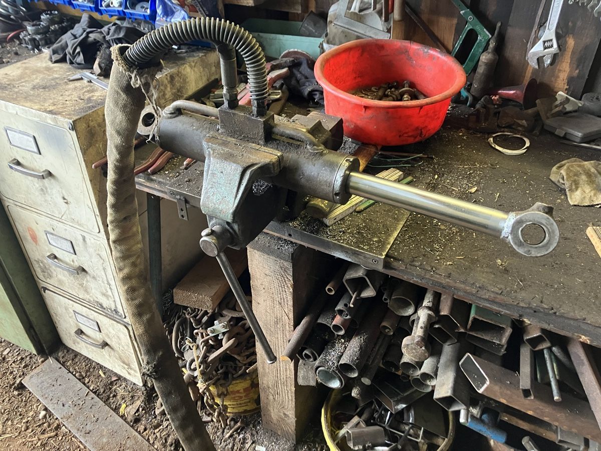 Altri prodotti elettronici: Hydraulikzylinder doppelwirkemd von bagger – Difettoso da Bigenthal venduto da xfighter27 1
