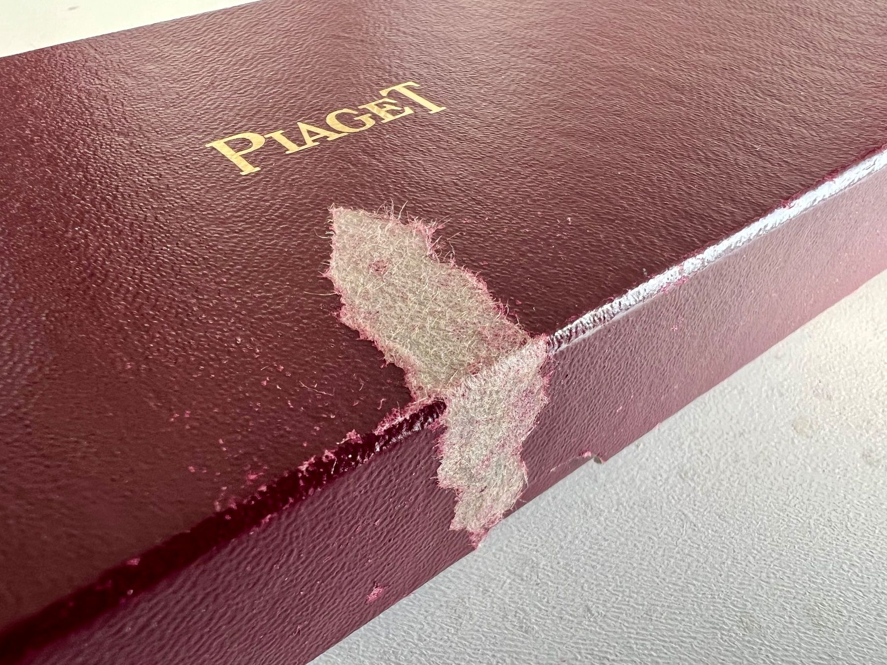 Piaget Uhren: PIAGET vintage long Burgundy outerbox – Gebraucht aus Mont-sur-Lausanne von vmi_ym5l 4