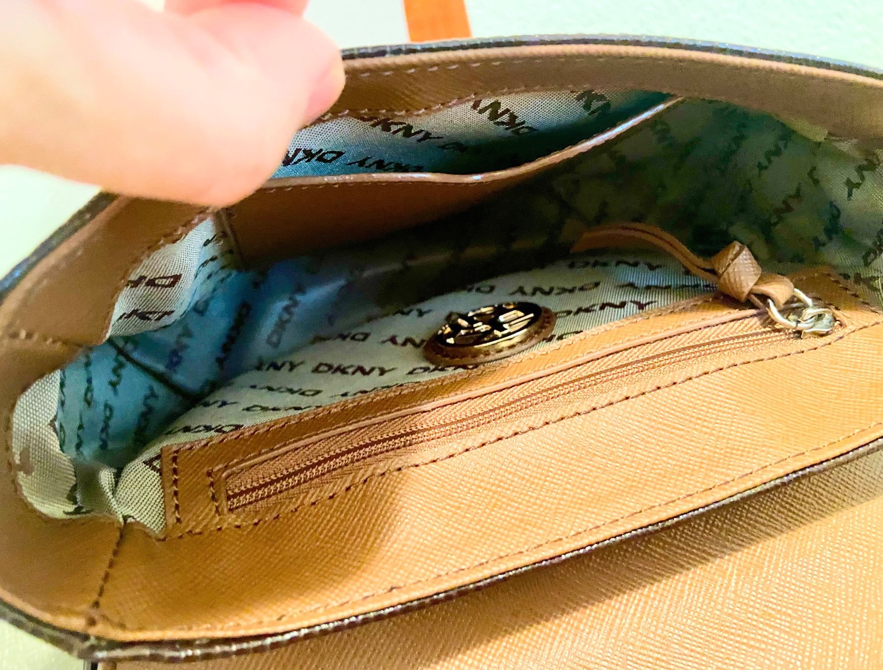 DKNY Borse da donna: Handtasche Brown DKNY – Usato da Zürich venduto da bes_6mnv 4