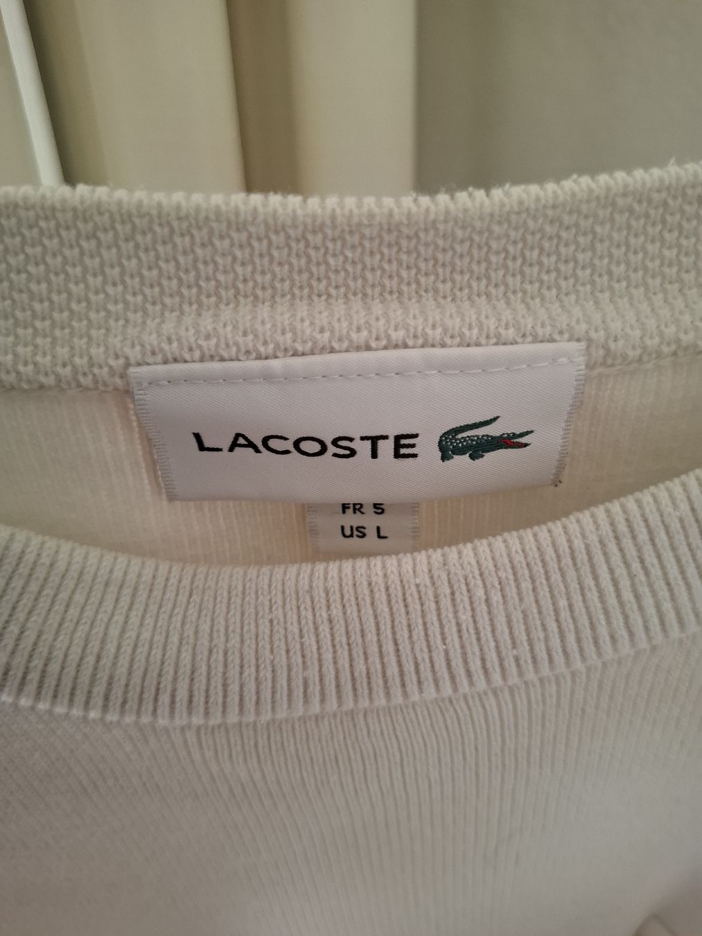 Lacoste Pulls & Sweat-shirts: Lacoste pull blanc à logo multicolore, taille L (FR 5) – D'occasion à Le Locle par sAm_2112 2