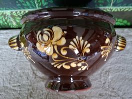 Handgemachte Keramikschüssel mit Blumenmuster, ein Hingucker