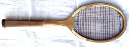 antikes Vintage Tennisracket über 100 Jahre alt mit Hülle