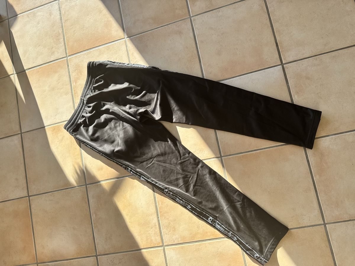 Champion Pantaloni: Jogging Champion noir – Usato da Lonay venduto da nei_79jc 4