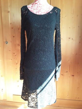 Kleid mit Spitze in Grösse M