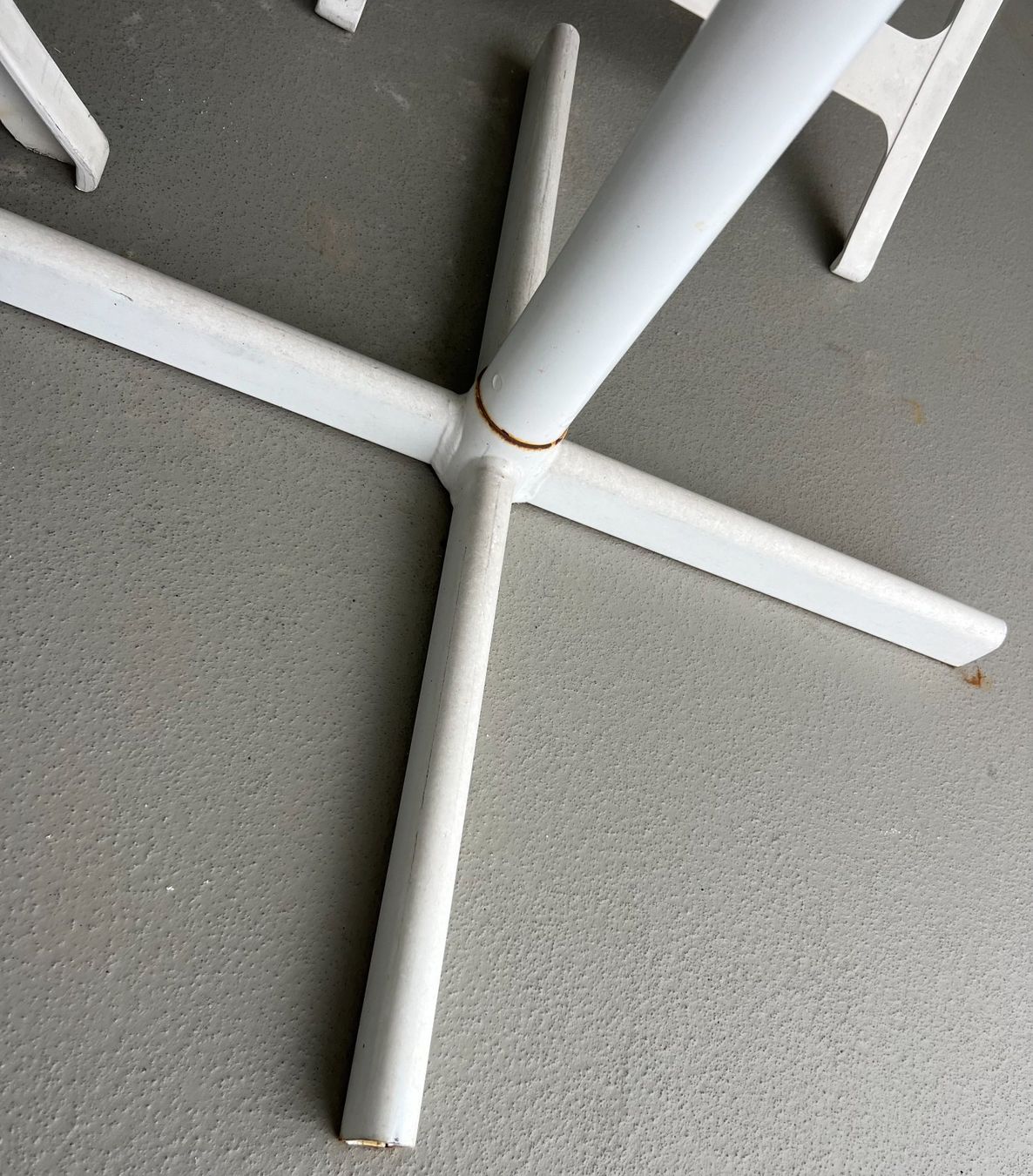 Tavoli: Balkontisch weiss – Usato da Jona venduto da Fibertus 4
