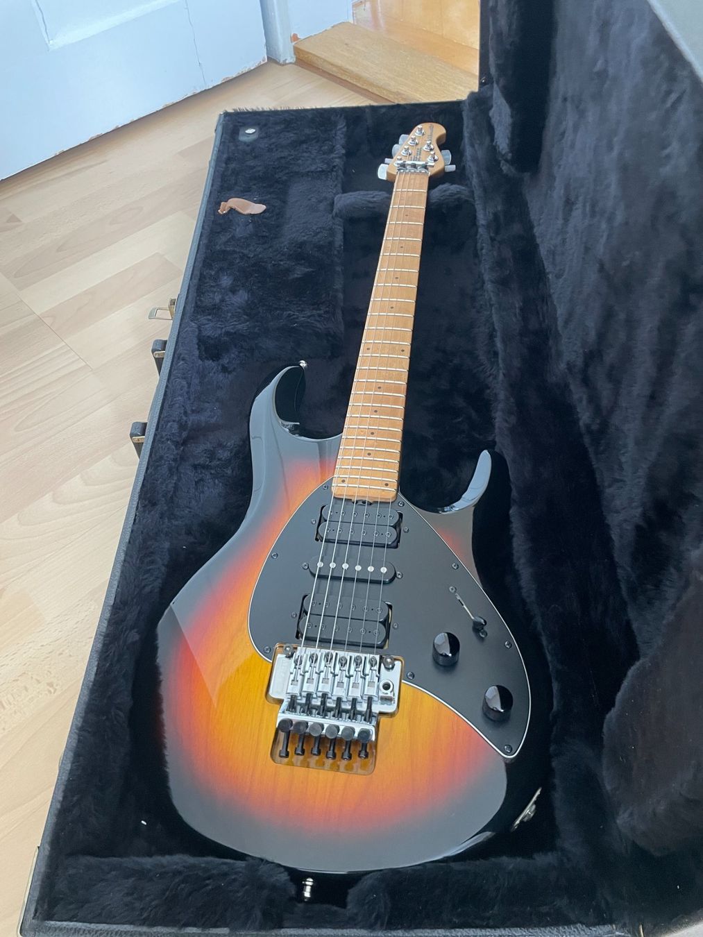 Musikinstrumente: Ernie Ball Music Man Silhouette – Gebraucht aus Chur von eHarry74