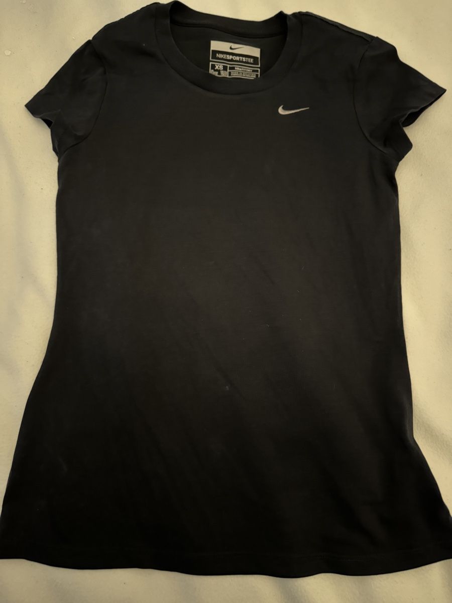 Nike Magliette Polo: Nike vintage Shirts damen – Usato da Basel venduto da sch_9g6x 3