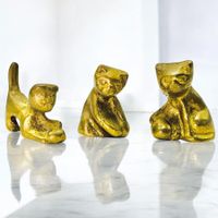 Ensemble de 3 figurines chats en bronze massif doré