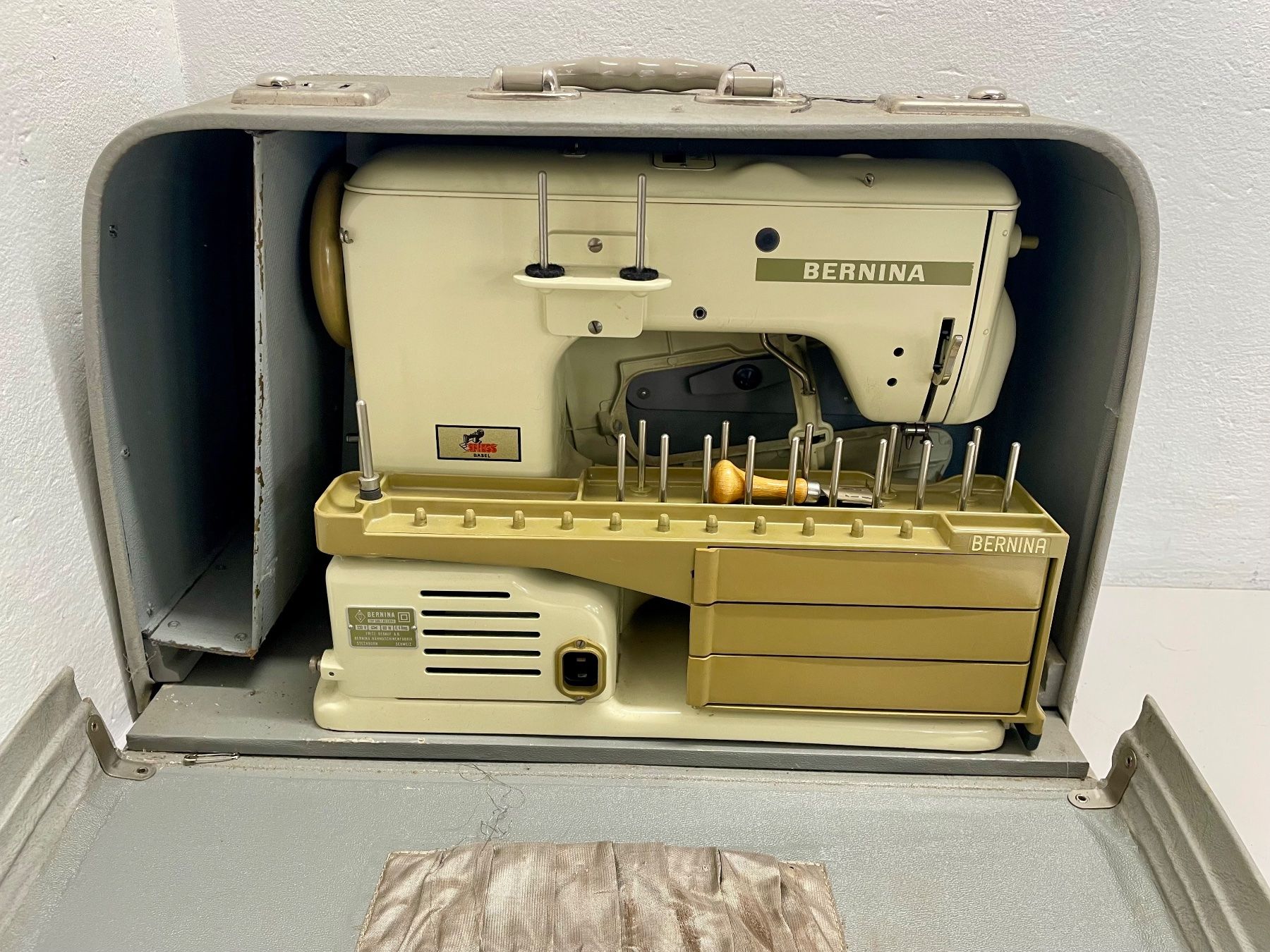 Bernina Macchine da cucire: Bernina Record 530.1 Nähmaschine – Usato da Niederdorf venduto da LeptonAG 5