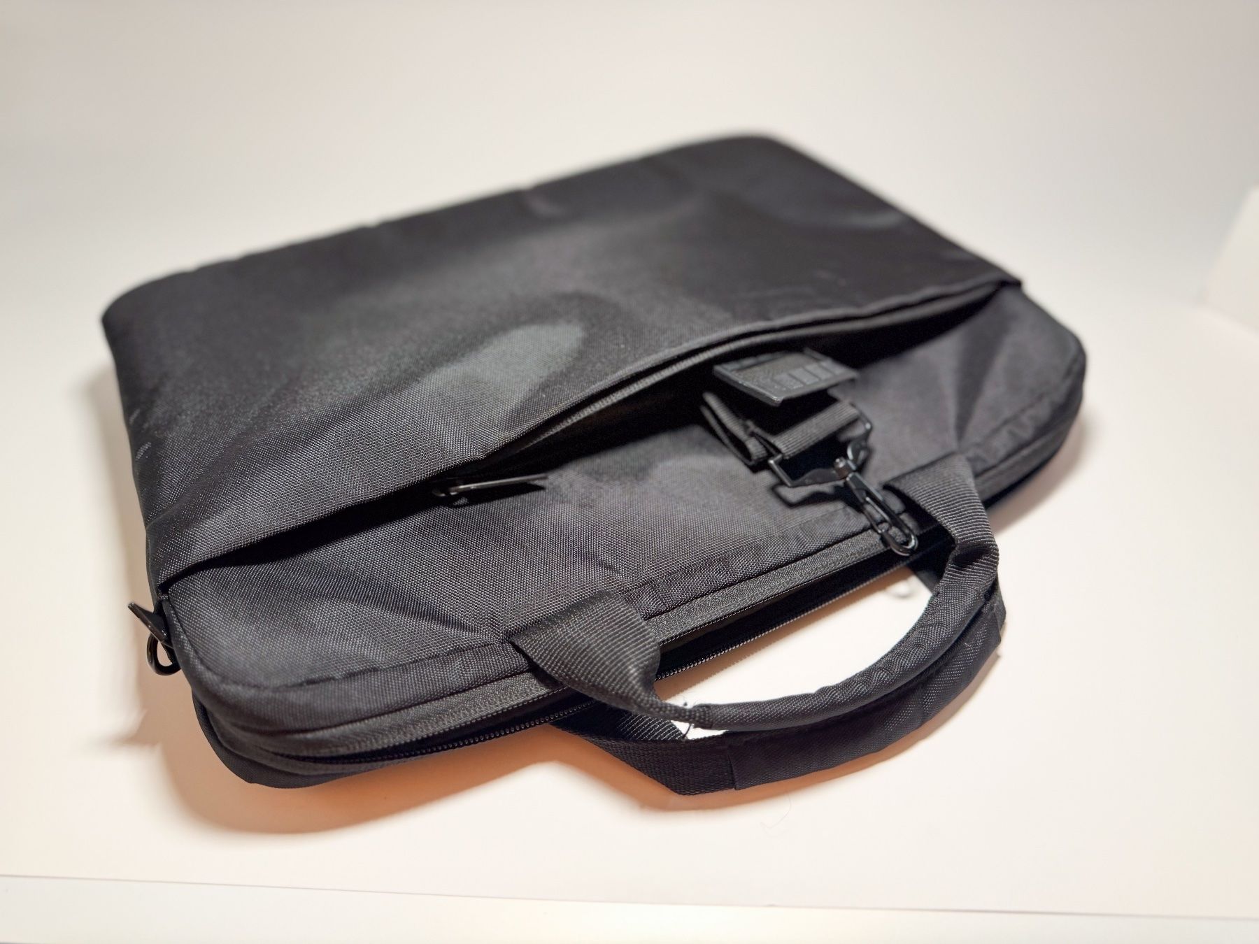 Borse: Dicota Germany Notebooktasche | bis 14 Zoll – Usato da Port venduto da Ubuy 2