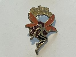 1 Pin Flying Dorias