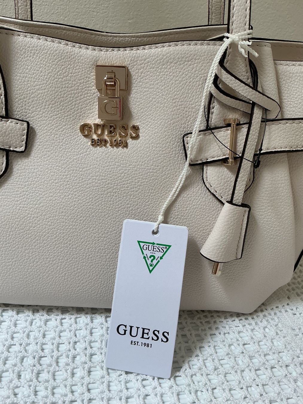 Guess Taschen für Damen: Guess Tasche wunderschön neu Topmodern – Neu (gemäss Beschreibung) aus Rudolfstetten von Foxj 2