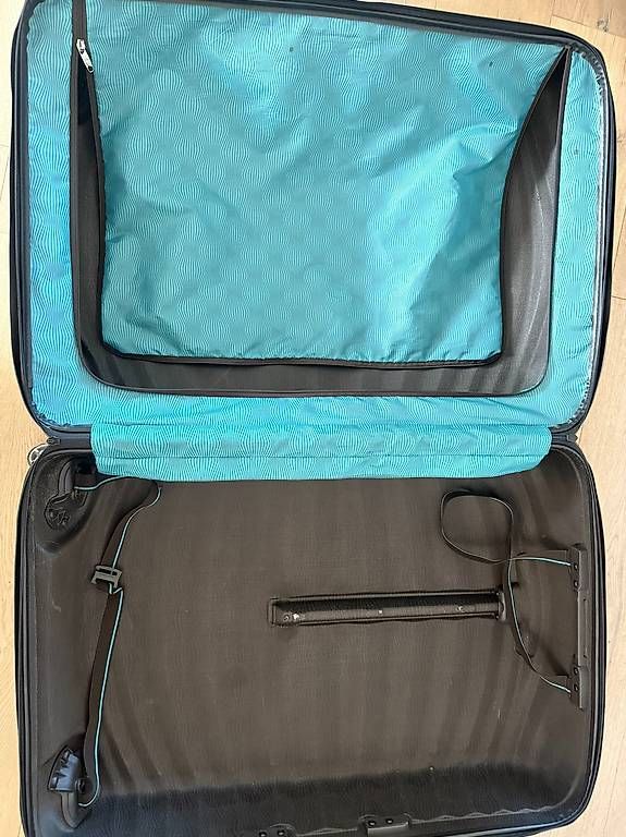 Valises de voyage: Koffer - Large Samsonite Hardshell Suitcase  Black  4 Wheels – D'occasion à Zürich par lau_pz7b 3