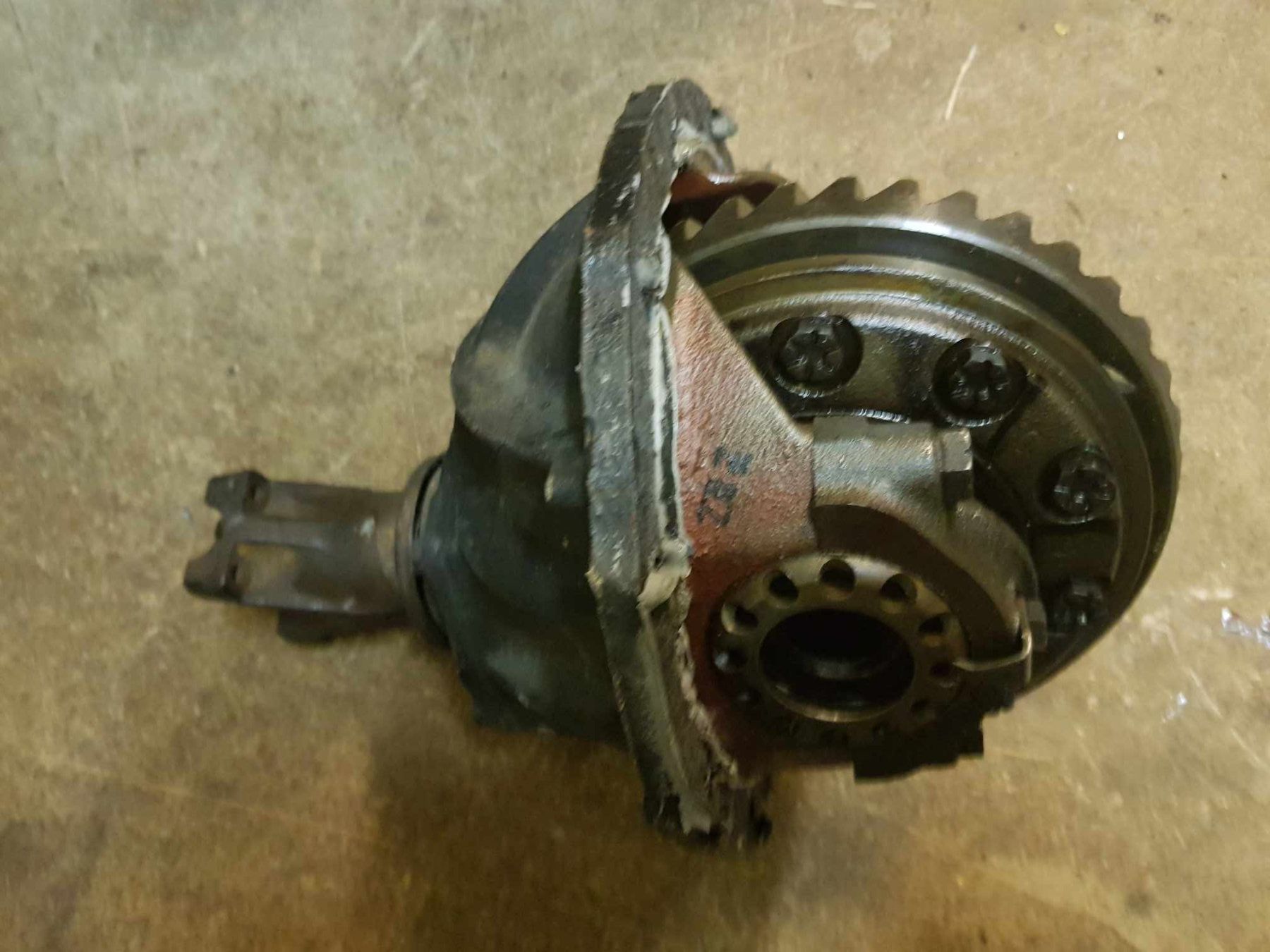 Ford Tutti pezzi di ricambio auto: Ford Hinterachs Differenzial – Usato da Niedergösgen venduto da usc_2h5n