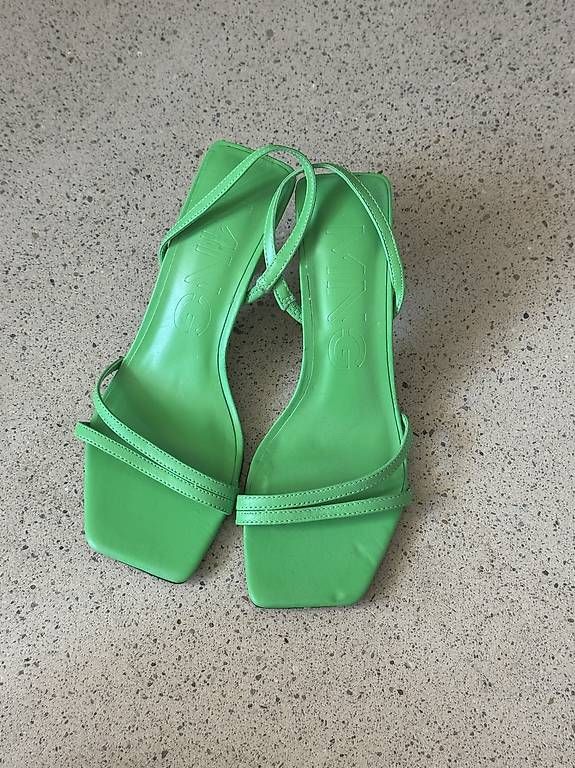 Scarpe da donna: Mango Bright Green Strappy Heeled Sandals  Lightly Used – Usato da Zürich venduto da Vee_8003