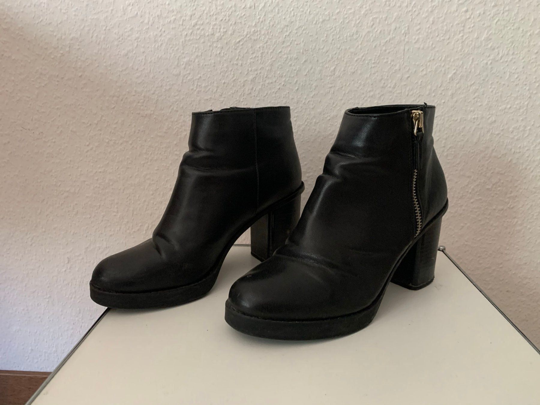 Chaussures femmes: PULL & BEAR - Stiefelette schwarz 37 – D'occasion à Zürich par Diazaio 1