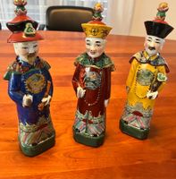 3er Set Figuren sitzend, stehend, Porzellan, handbemalt