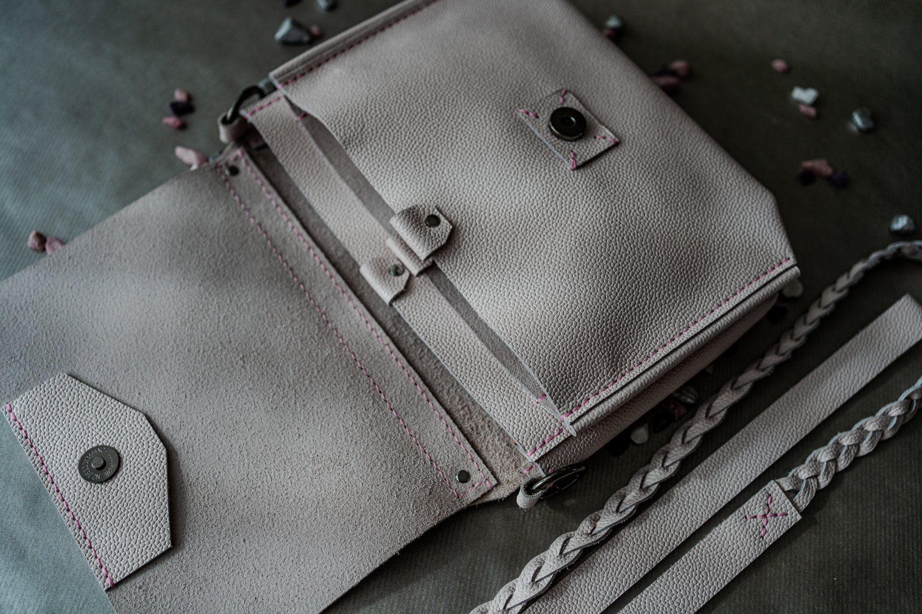 Borse da donna: Umhängetasche "Sandstein" - handmade - Leder – Nuovo e nell'imballaggio originale da Matzendorf venduto da sas_skl6 6