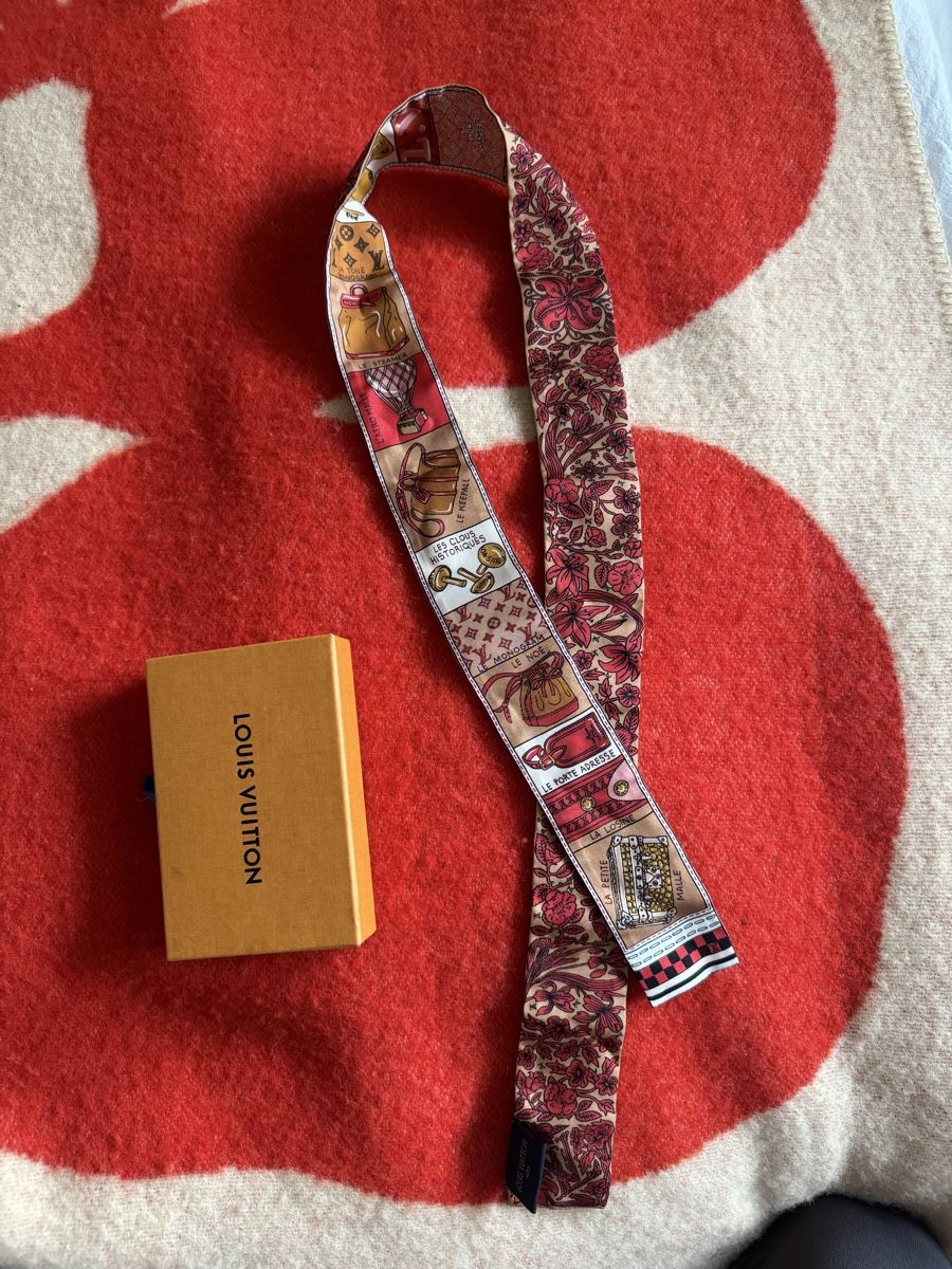 Louis Vuitton Foulard & Sciarpe: Louis Vuitton Scarf  – Usato da Basel venduto da wik_9tlk