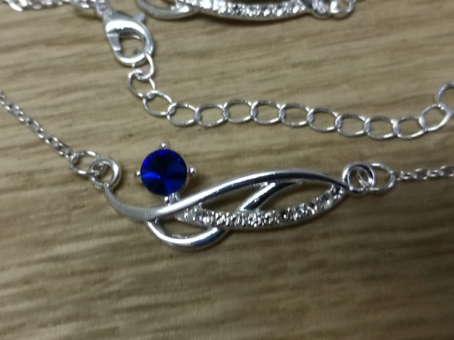 Autres bijoux: Collier bracelet boucles d'oreilles NEUF – Neuf avec emballage d'origine à Satigny par Helene2014