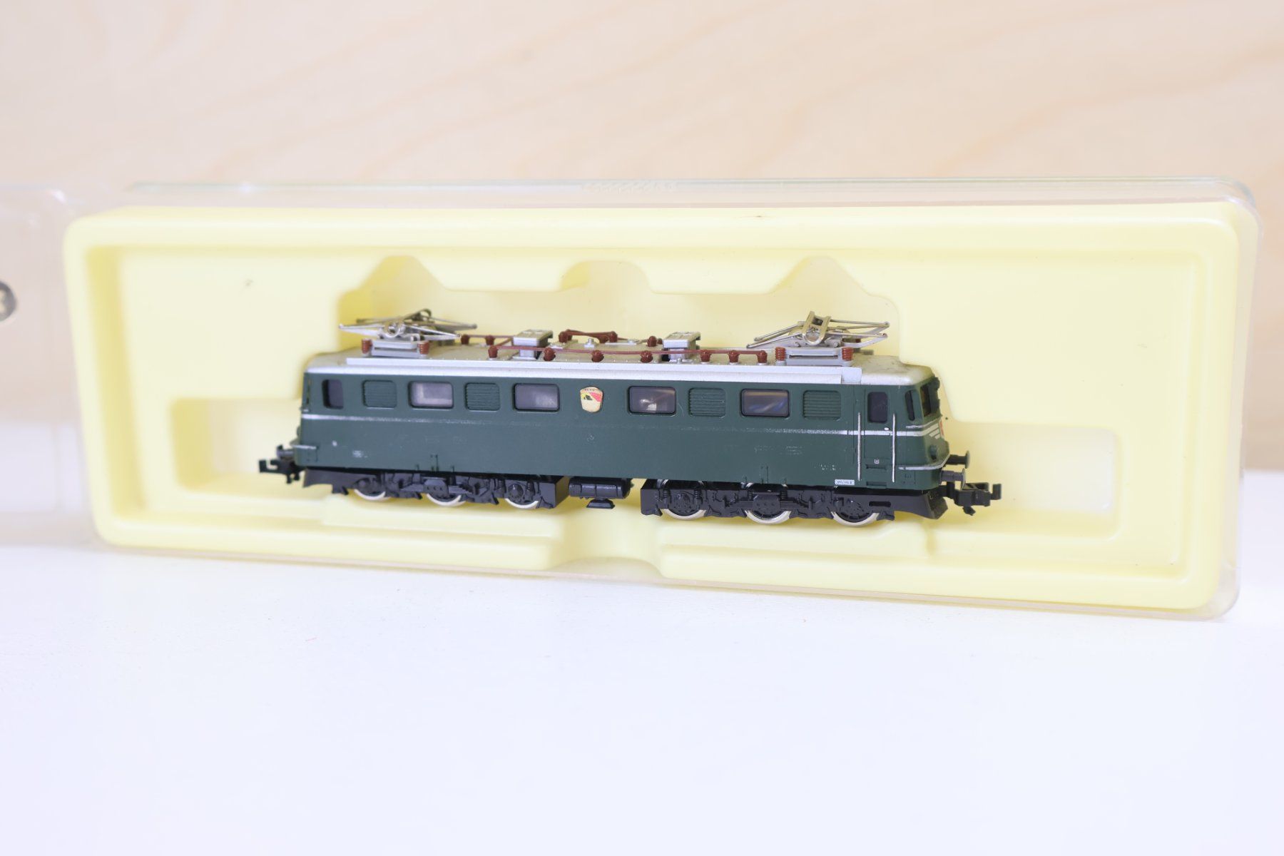 Trix Modelleisenbahnen: Minitrix SBB Ae 6/6 E-Lok Digital - Grün – Gebraucht aus Winterthur von Monstera 3