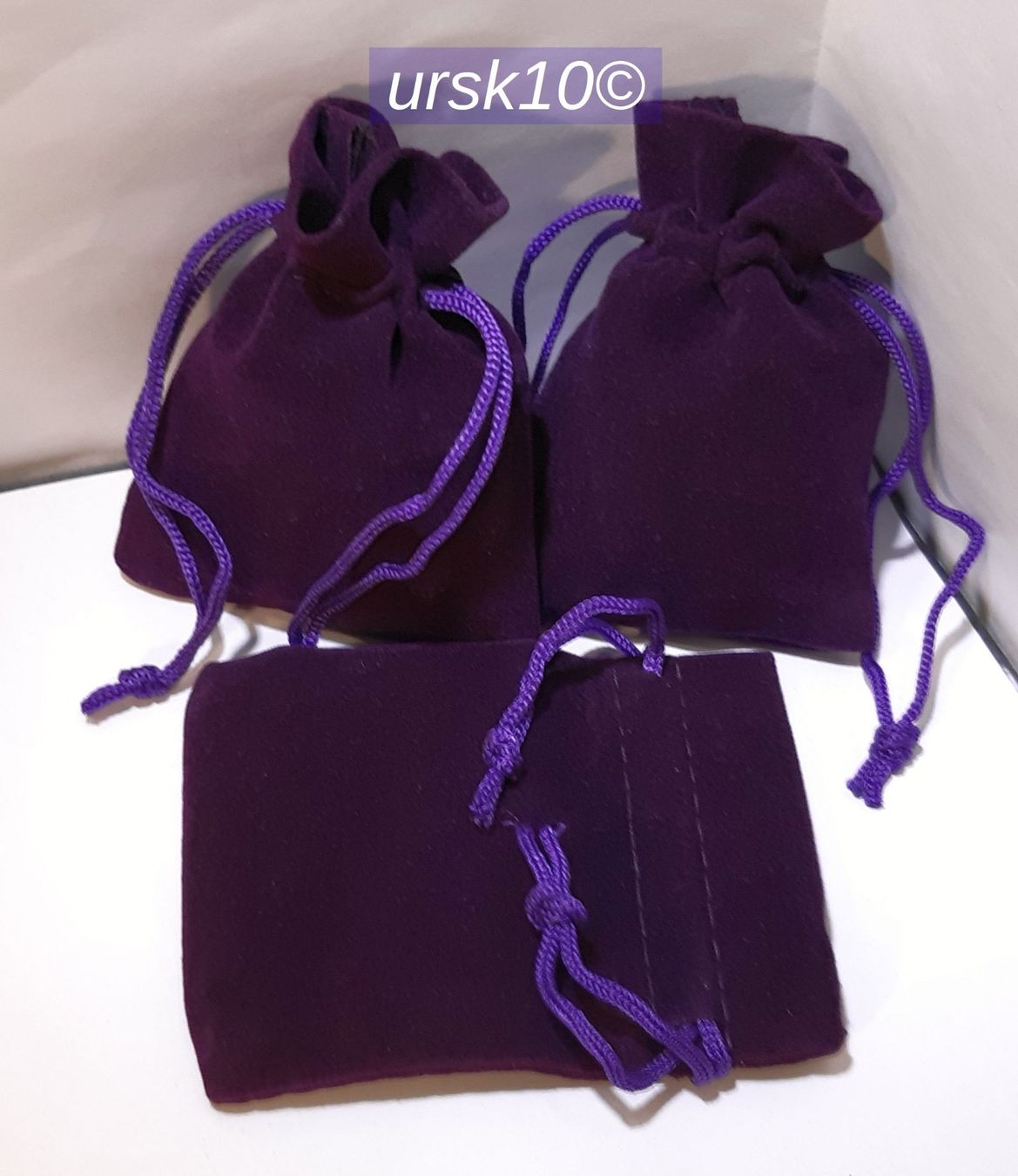Borse: 3 Stück Violette Schmuckbeutel aus Samt 7x9 cm – Nuovo e nell'imballaggio originale da St. Margarethen TG venduto da ursk10 2