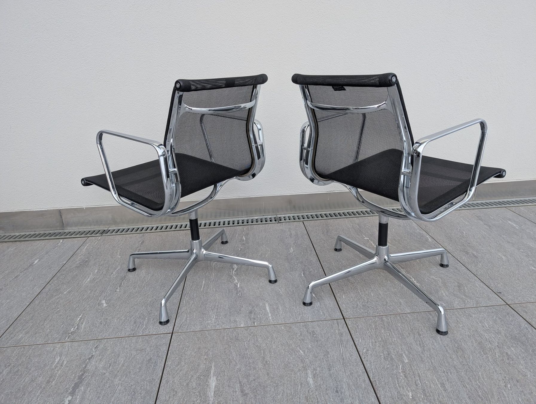 Vitra Sedie: Vitra Eames EA 108 Aluminium Chair Netz – Usato da Rotkreuz venduto da CRLNSC 1