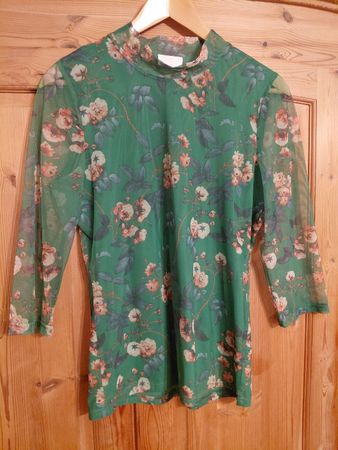 Kaffe Top Grün mit Blumenmuster