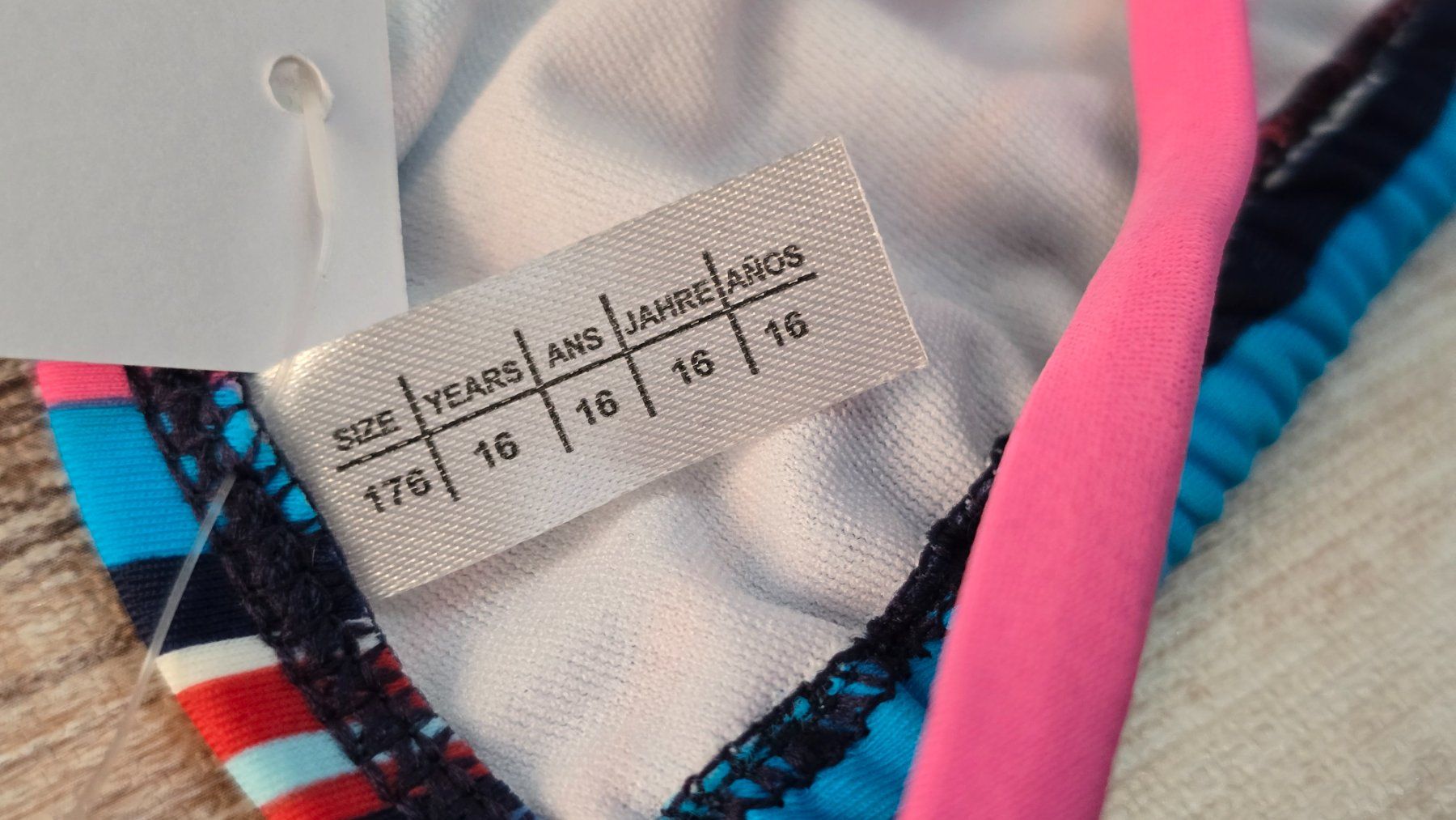 Badekleider & Bikinis: etirel Triangel-Bikini-Top - 176 - gestreift  👙👧🏻 – Neu (gemäss Beschreibung) aus Thalwil von VitaMini 3