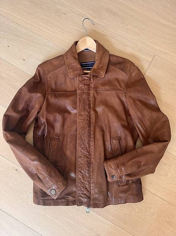 Jacken: Lederjacke Grösse 48, Tommy Hilfiger – Gebraucht aus Maur von Franzifisch