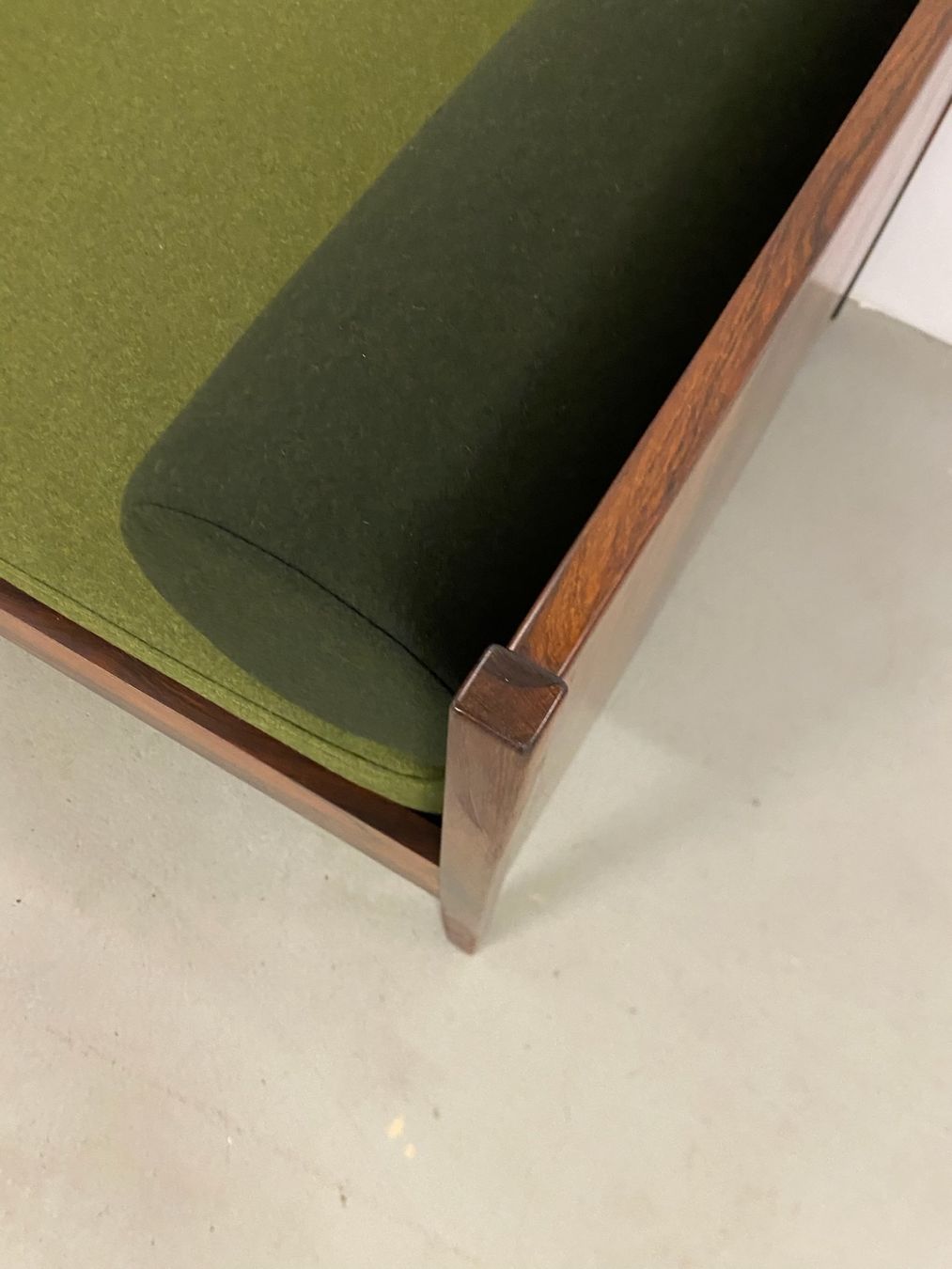 Divani: Danish Palisander Daybed Bett 1960s restauriert – Usato da Basel venduto da MidMod20C 3