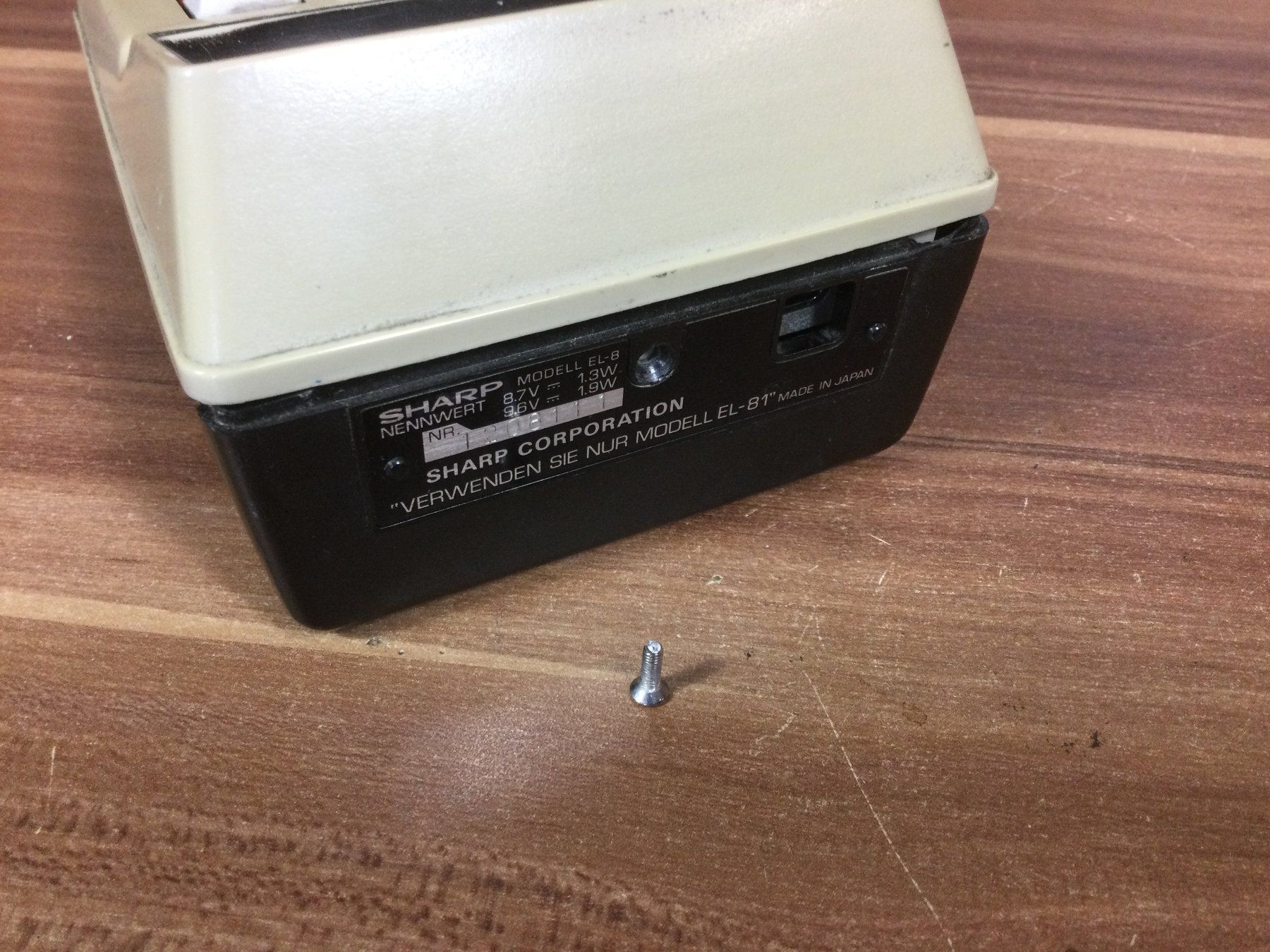 Sharp Calculatrices: Antiker Taschenrechner Sharp EL-8 defekt – Défectueux à Wangen SZ par kuriosum12 1