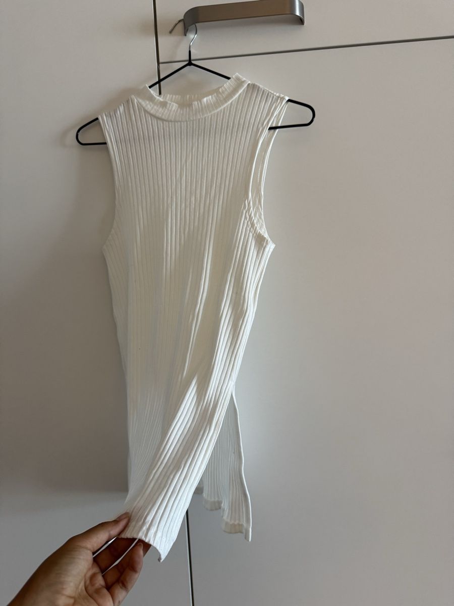 T-Shirts: Weisses Tanktop, Grösse XS – Gebraucht aus Zürich von noura2202 1