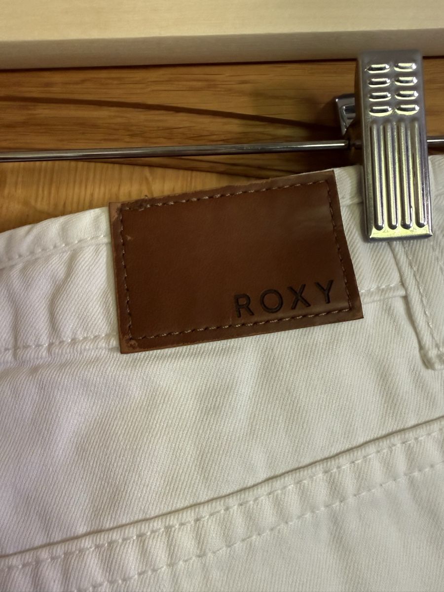 Roxy Pantaloni: Short Roxy dès CHF 1.- – Nuovo (secondo la descrizione) da Commugny venduto da Flamantrose77 2