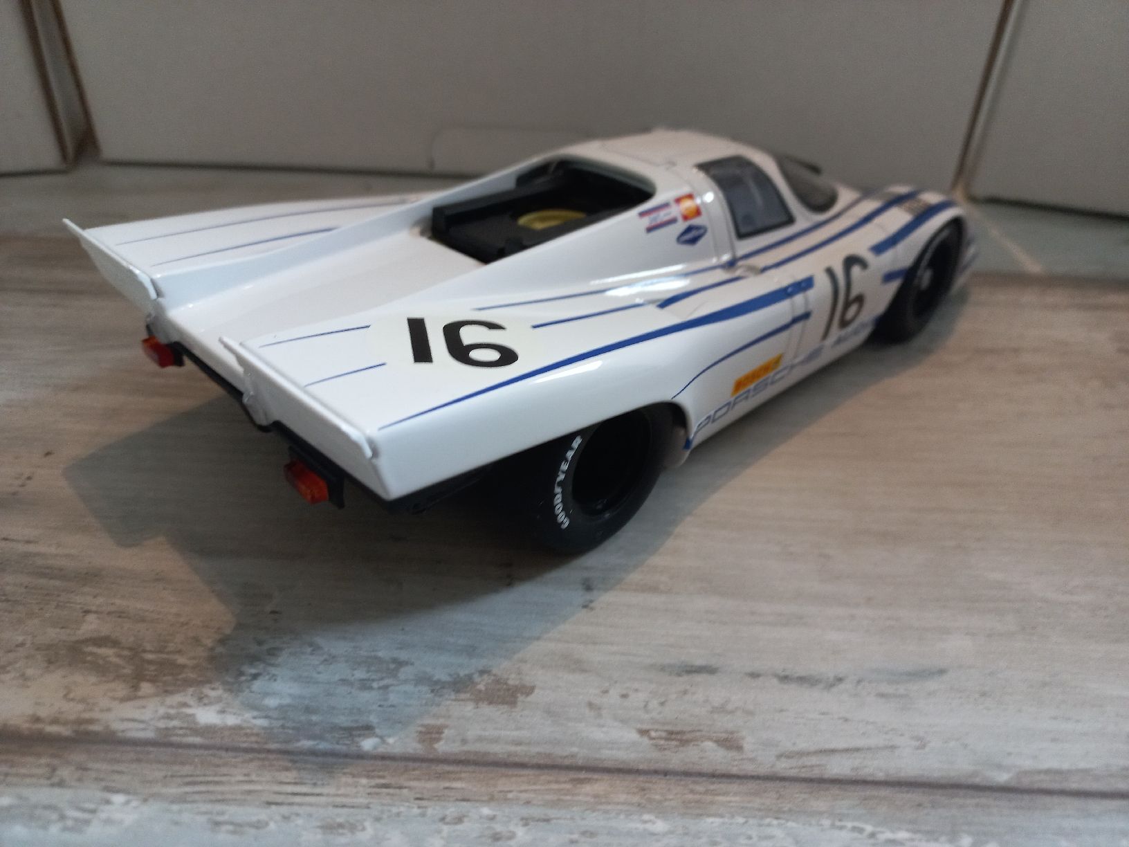 Autoart Modellautos: Porsche 917K 1/18 Autoart – Gebraucht aus Attalens von remy_s00 4