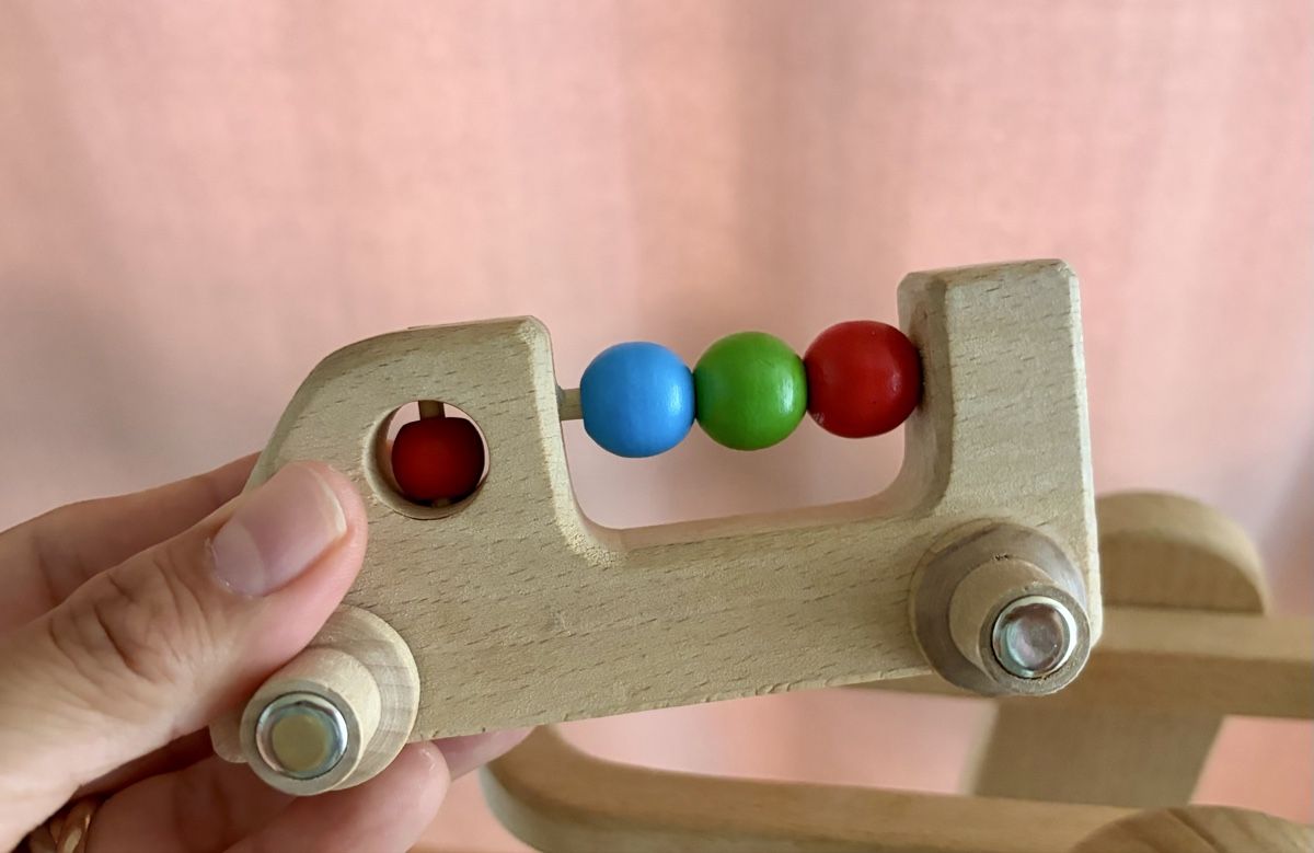 Spielzeuge: Beluga Holz-Rasselständer – Gebraucht aus Uster von Luna.R 2