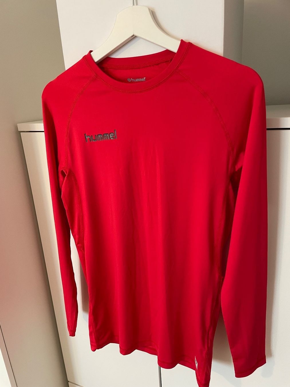 Maglioni & Felpe: Funktionsshirt von Hummel – Nuovo e nell'imballaggio originale da Arbon venduto da kikiriri
