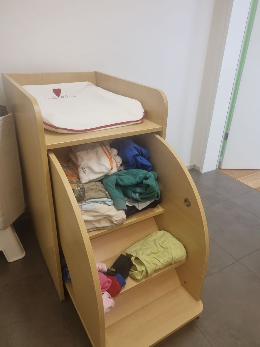 Tables à langer & accessoires: Table à langer à demi prix – D'occasion à Bassecourt par Typos 1