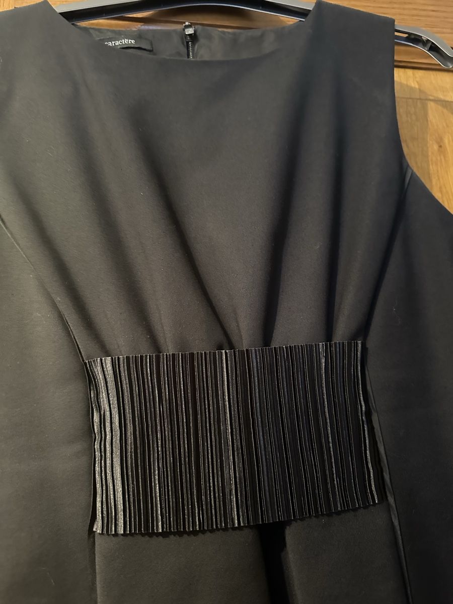 Robes: Robe noire «Caractère», taille 38-40 – Neuf (Voir description) à Chailly-Montreux par she_y6t8 2