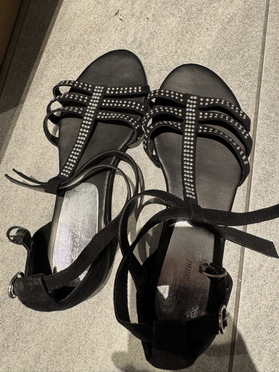 Graceland Scarpe da donna: Schwarze Graceland Sandalen, Gr. 40 – Nuovo (secondo la descrizione) da Holziken venduto da BlackCrow