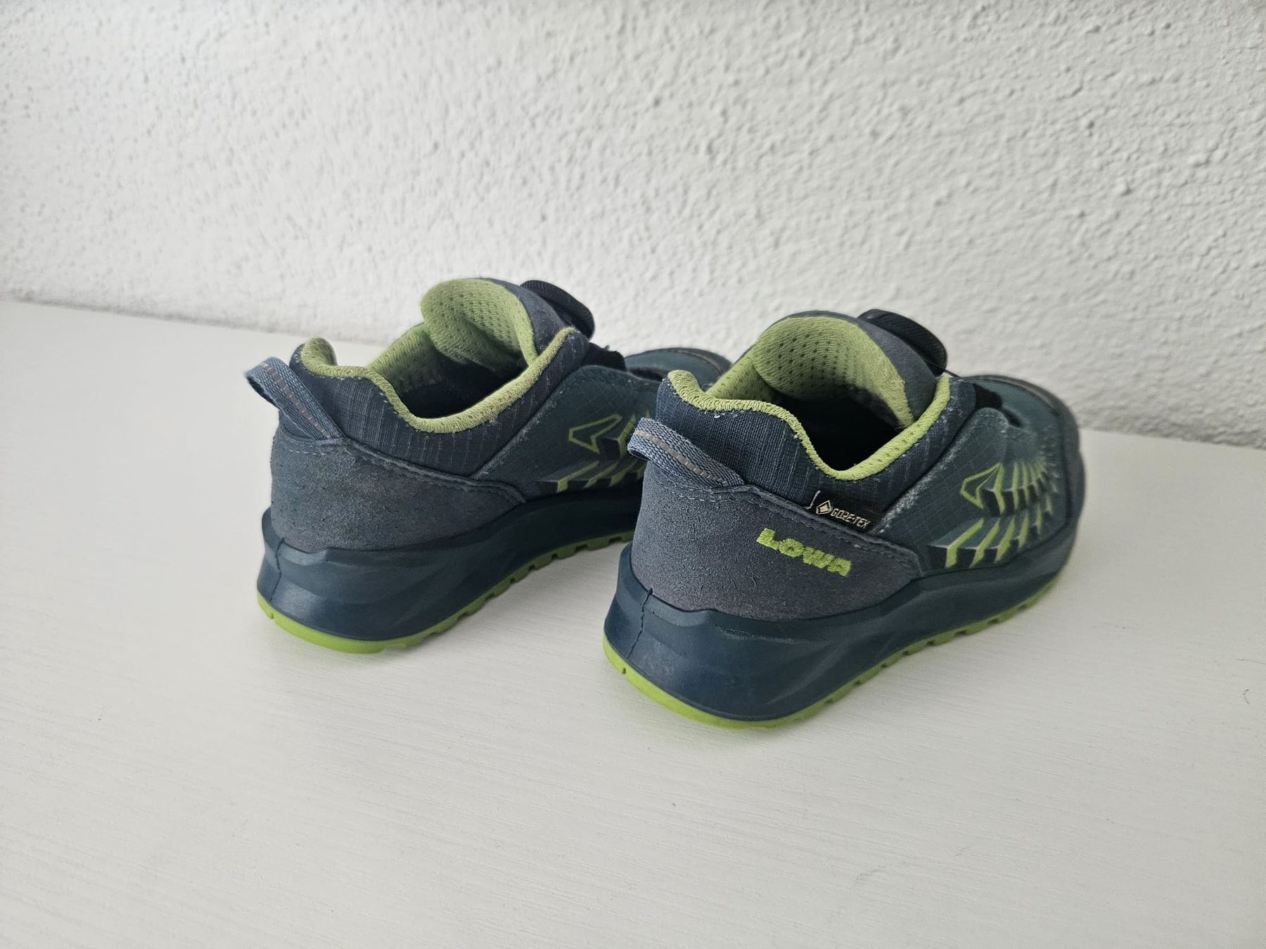 Lowa Scarpe per ragazzi: Kinder Lowa Trekkingschuh, leicht gebraucht – Usato da Engelburg venduto da millers25 3