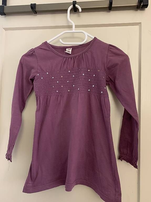 Camicette, T-shirt & Top: Violettes Mädchenshirt  – Usato da Zürich venduto da lil_xr6x