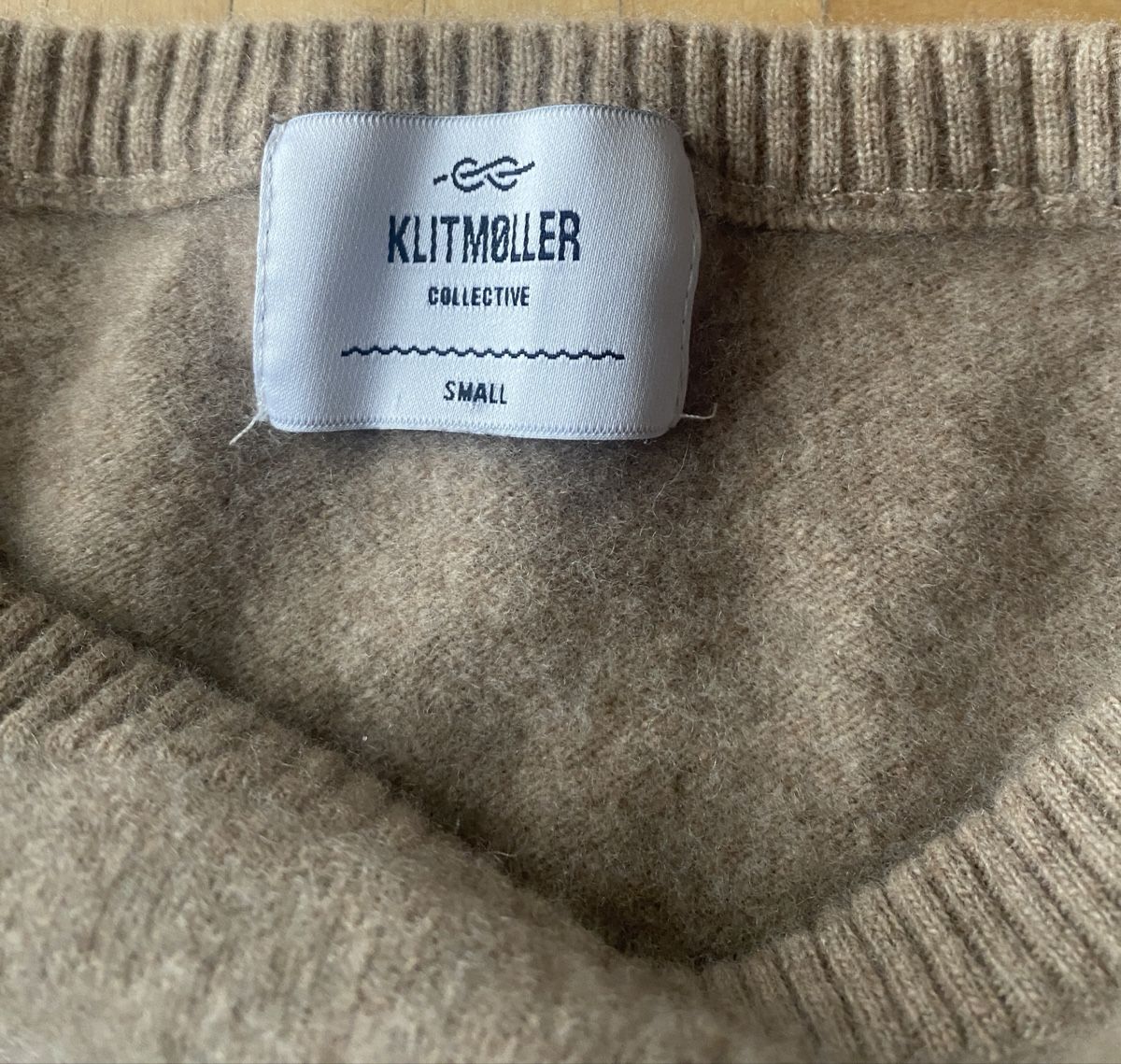 Maglioni & Felpe: Beiger Pulli ‚Klitmöller‘ Small – Usato da Sarnen venduto da Paris99 1