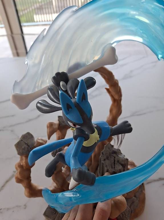 Figuren: Pokémon Lucario Statue – Gebraucht aus Allschwil von V_SV_2018