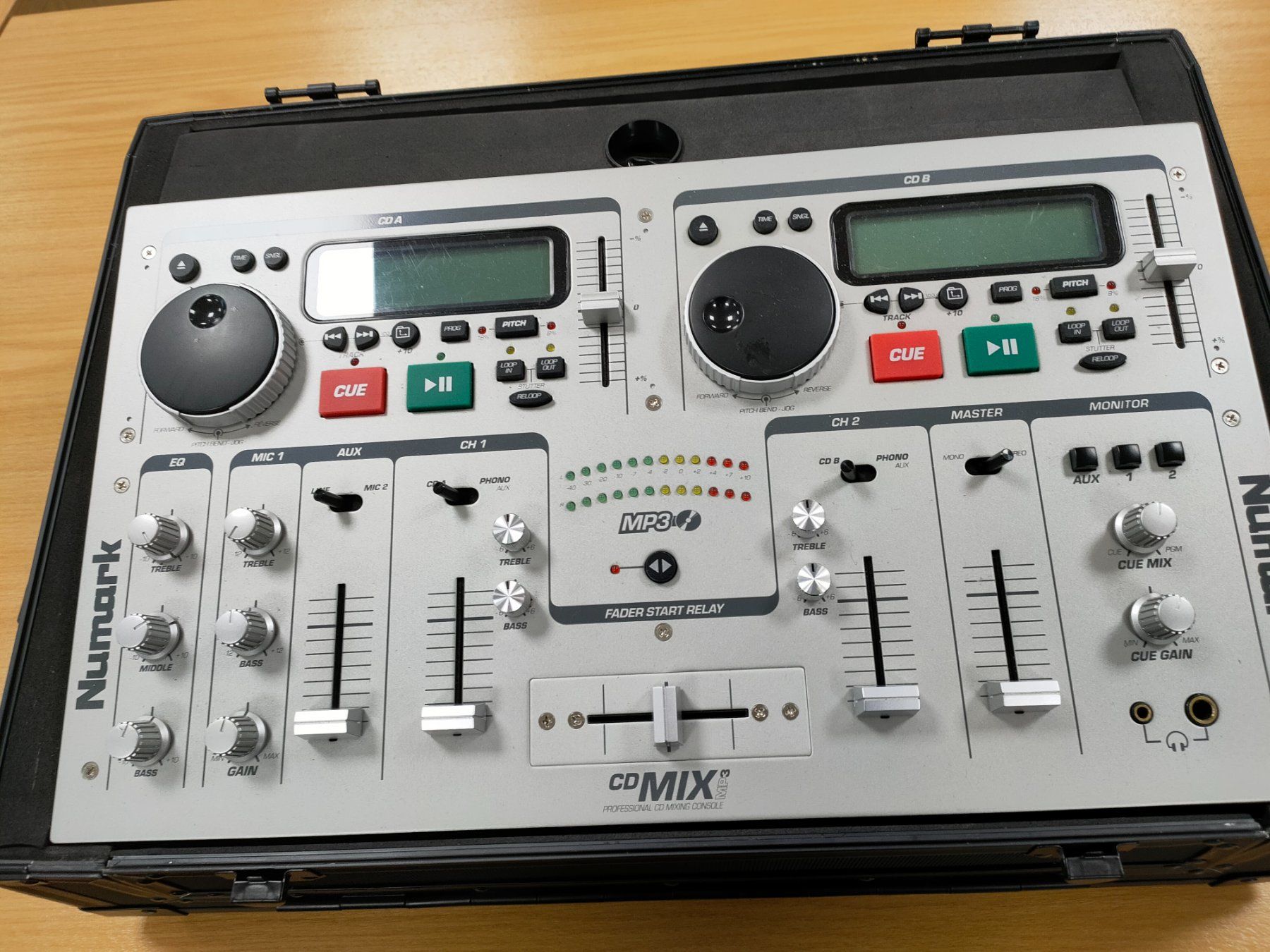 Numark CD Mix‑2 defekt inkl. fast neuem Transportkoffer (Gebraucht) in ...