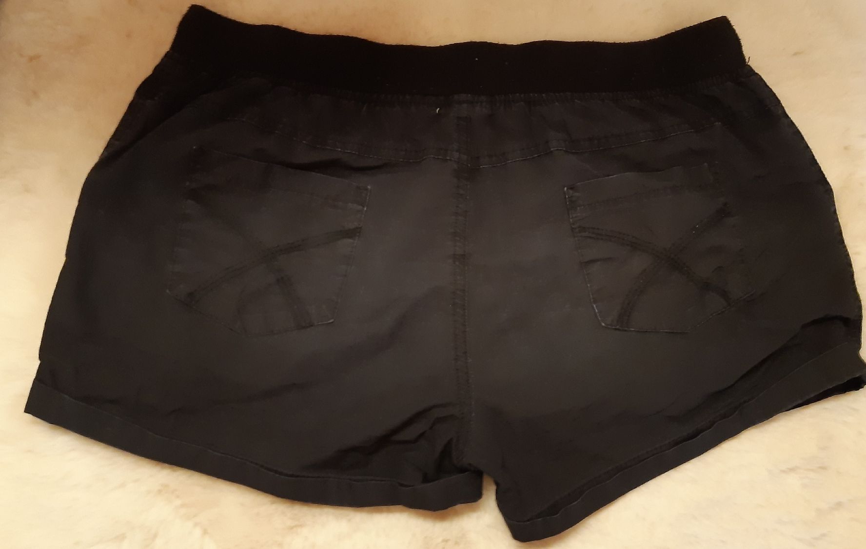 Pantaloni: kurze schwarze hose – Usato da Toffen venduto da Gwunderegge77 1