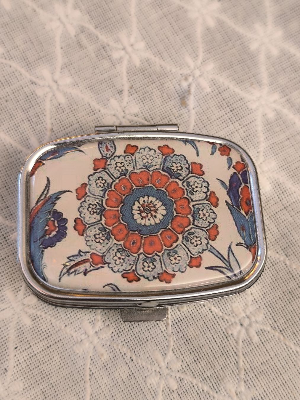Altro in Decorazioni & Accessori: Pillen Döschen, Medikamentenbox mit Blumenmuster 😍 – Nuovo (secondo la descrizione) da Zürich venduto da gobel 1