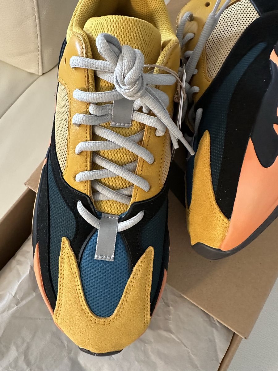 Adidas Herrenschuhe: Adidas Yeezy 700 V1 Sun Size.44 – Neu und originalverpackt aus Uitikon Waldegg von Almostheaven