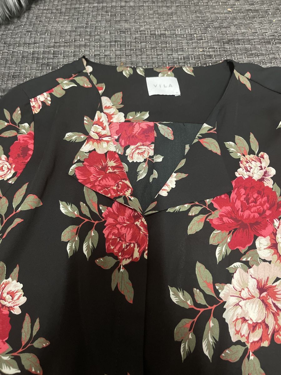 Vila Blusen: Vila Bluse gr XS/s – Gebraucht aus Bad Zurzach von Cuore34 1
